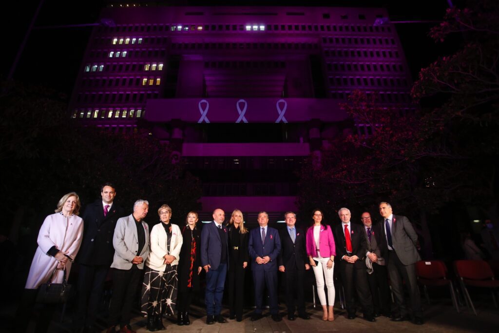 Iluminación de rosado Congreso Nacional en el marco del mes de cáncer de mama