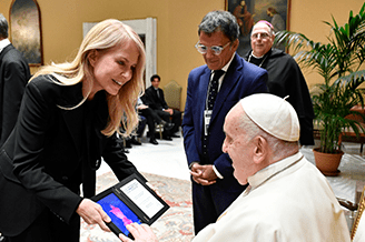Entrevista de nuestra presidenta a El Mercurio por audiencia con Papa Francisco